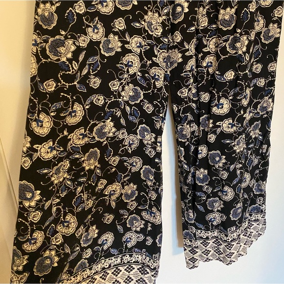 Francesca’s floral wide leg pants - Picture 2 of 7